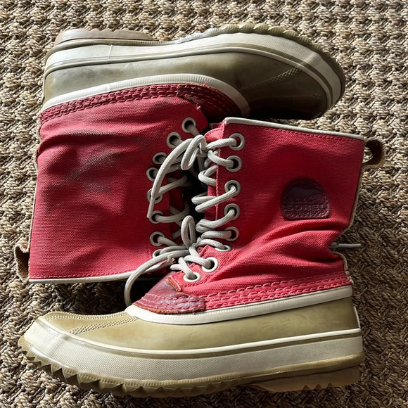 Sorel Shoes - Sorel Women’s Women’s Red Boots Size 5